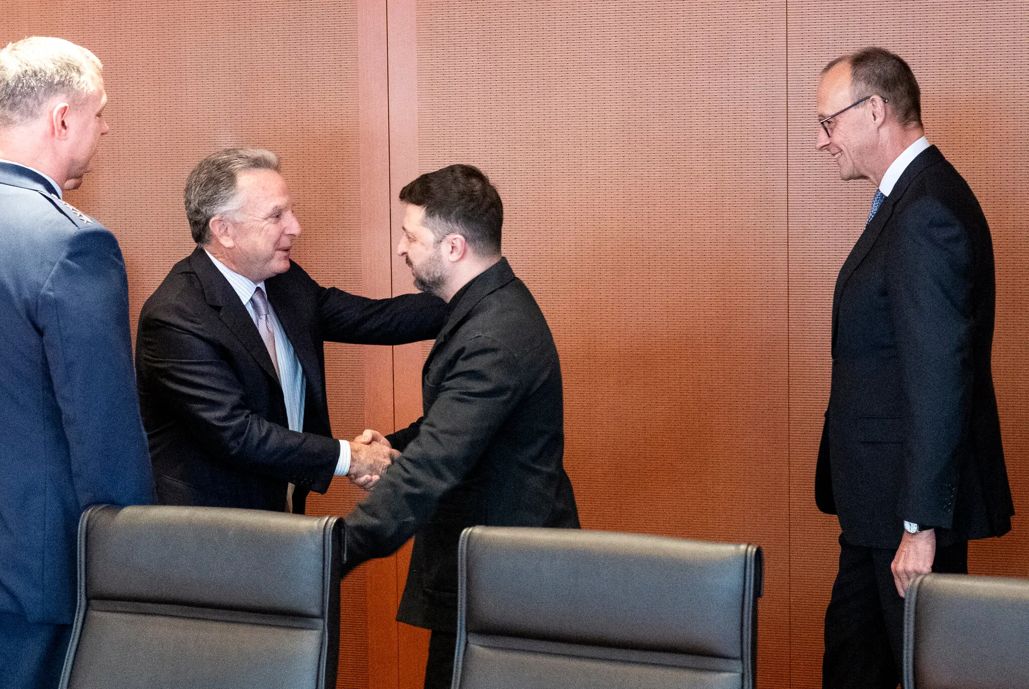 Трамп і сигнал швидких рішень: як заяви Вашингтона змінюють контури переговорів щодо війни в Україні